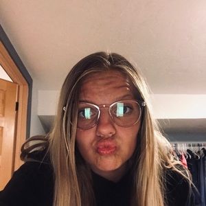 Meet your Posher, Cora